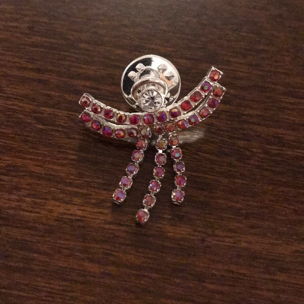 Avon Silvertone Ruby Angel Pin 😇